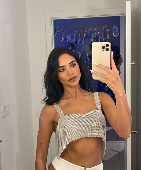 Naakte gelekte OnlyFans-foto van Arianny Negron
