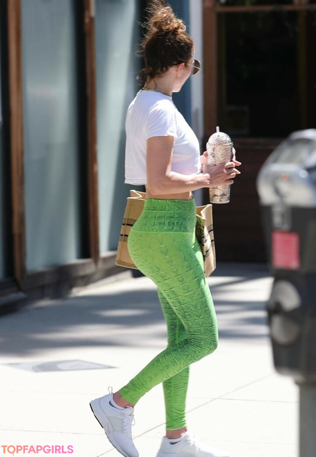 Naakte gelekte OnlyFans-foto van Jennifer Lopez #1076