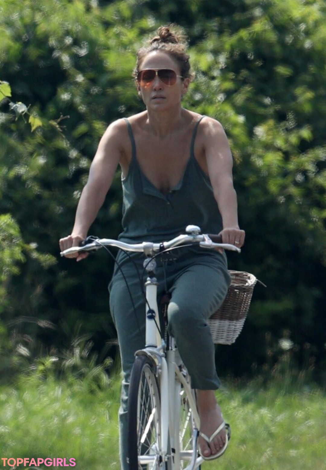 Naakte gelekte OnlyFans-foto van Jennifer Lopez #1142