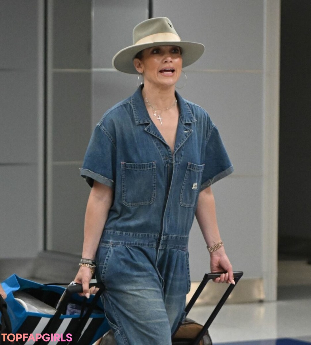 Naakte gelekte OnlyFans-foto van Jennifer Lopez #1176