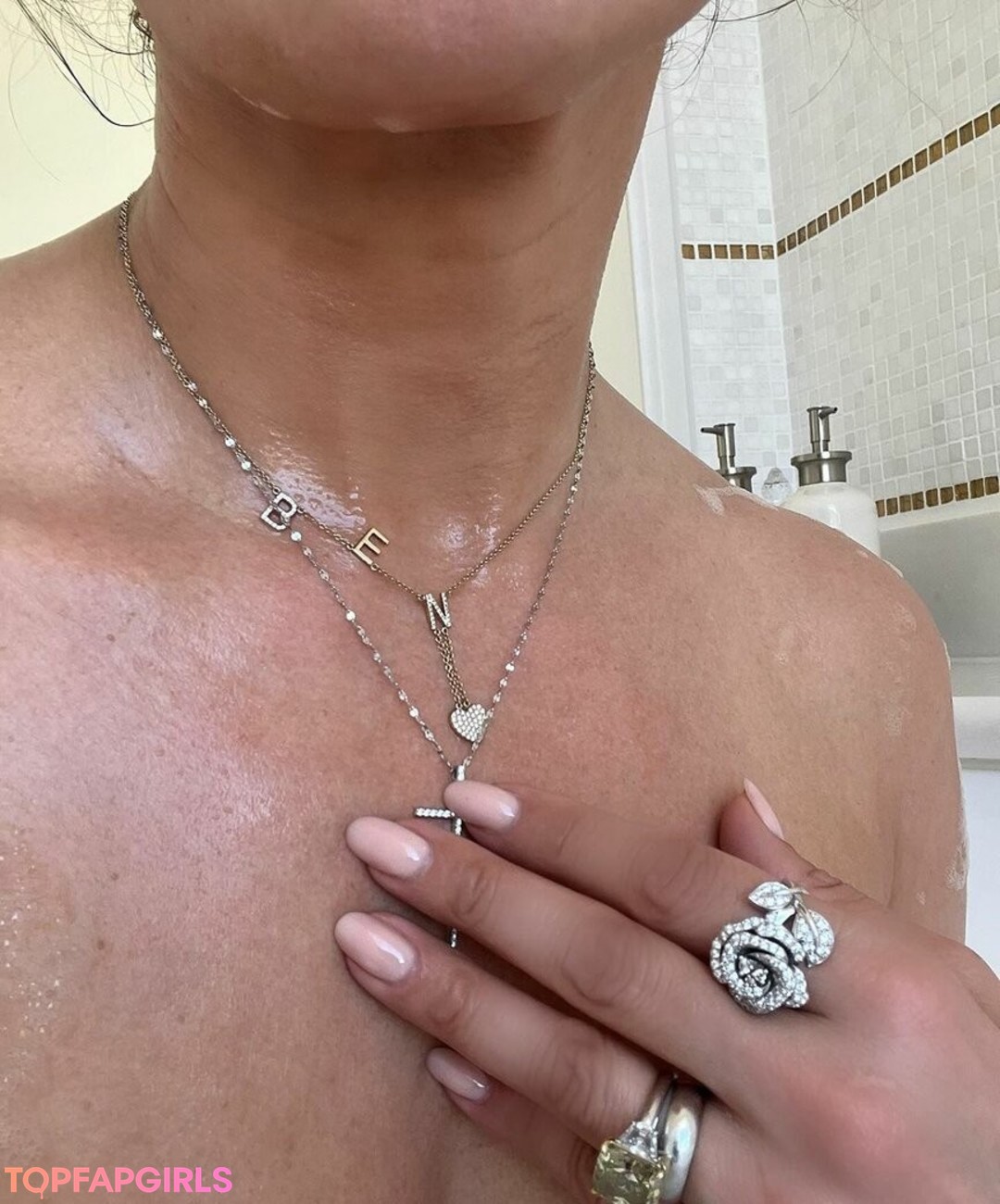 Naakte gelekte OnlyFans-foto van Jennifer Lopez #1179