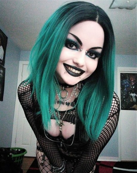 Naakte gelekte OnlyFans-foto van Girlbossnian