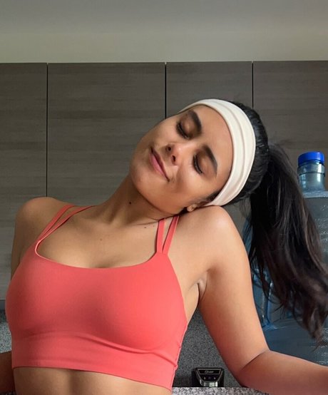 Naakte gelekte OnlyFans-foto van Renata Vaca