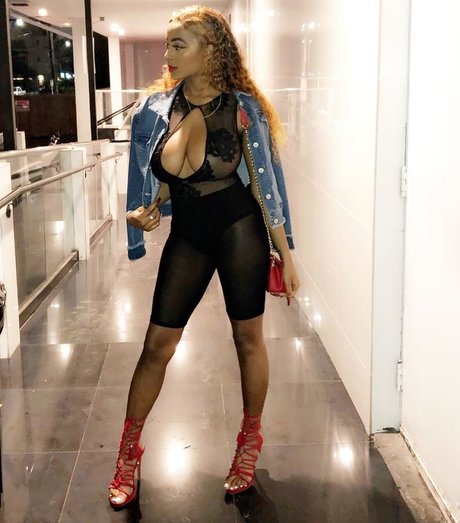Naakte gelekte OnlyFans-foto van Katarra Mcduffie