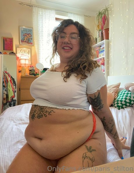 Naakte gelekte OnlyFans-foto van Parisstilton