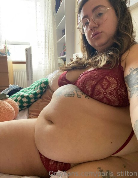 Naakte gelekte OnlyFans-foto van Parisstilton