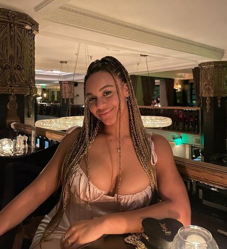 Naakte gelekte OnlyFans-foto van Nia Siux