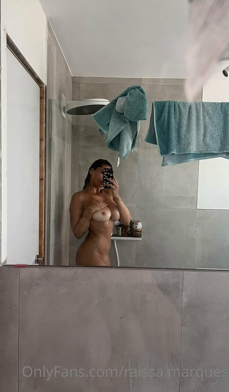 Naakte gelekte OnlyFans-foto van Raissamarques