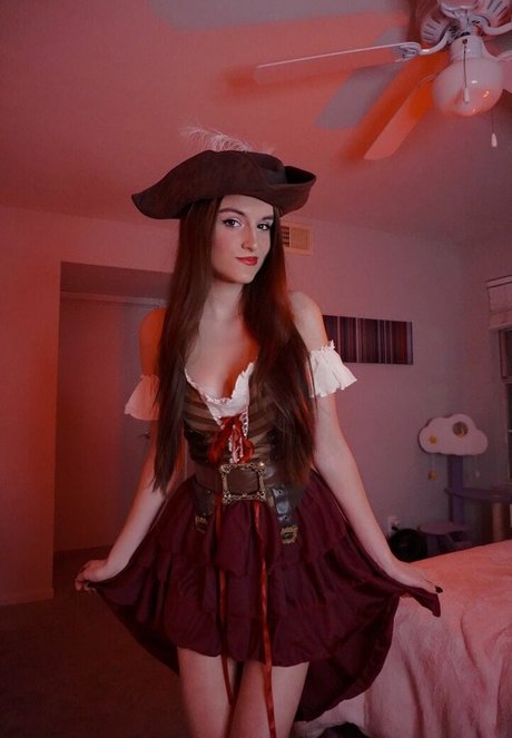 Naakte gelekte OnlyFans-foto van Maggie Roscher