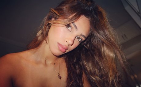 Naakte gelekte OnlyFans-foto van Nottrebeca