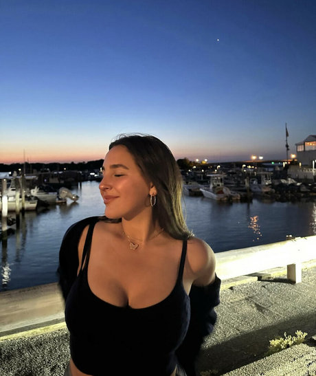 Naakte gelekte OnlyFans-foto van Layla Khalily