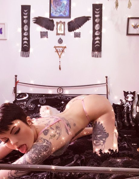 Naakte gelekte OnlyFans-foto van Faerie Blossom