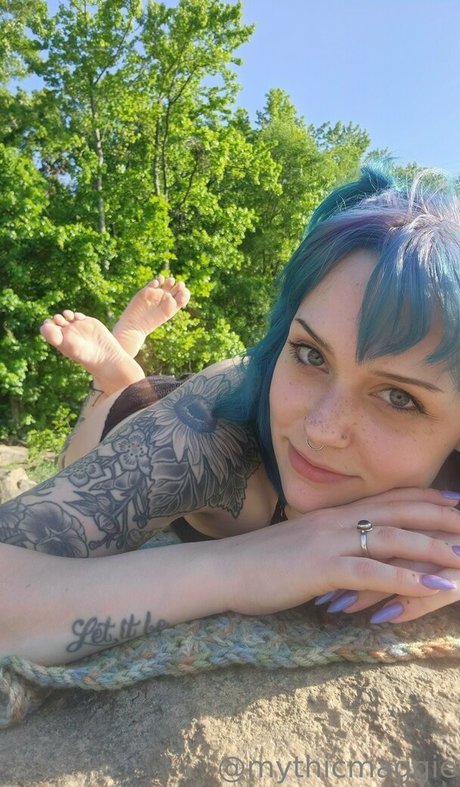 Naakte gelekte OnlyFans-foto van Mythicmaggie