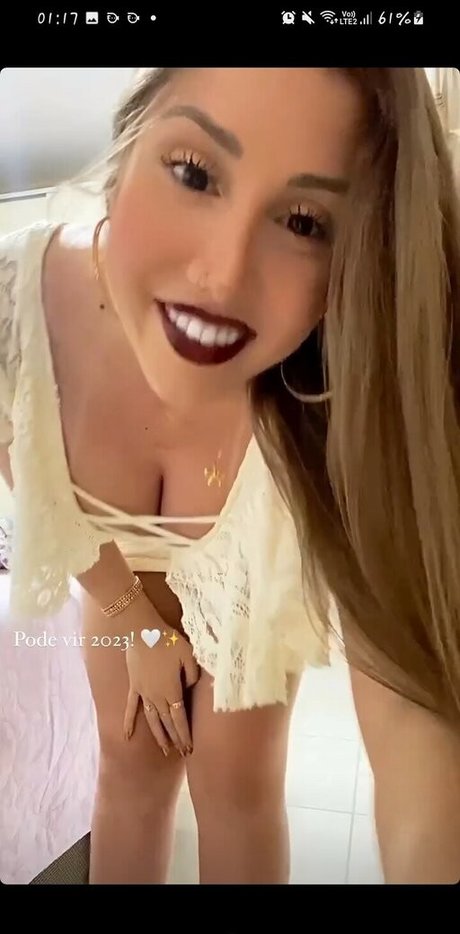 Naakte gelekte OnlyFans-foto van Julia Ferronato