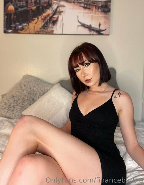 Naakte gelekte OnlyFans-foto van Financebarbie