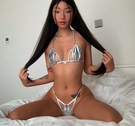 Naakte gelekte OnlyFans-foto van Oanhdaqueen