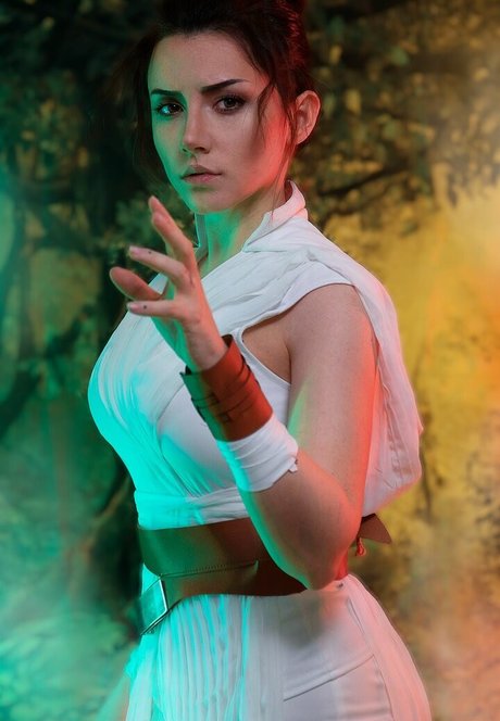 Naakte gelekte OnlyFans-foto van Ezysummers Cosplay
