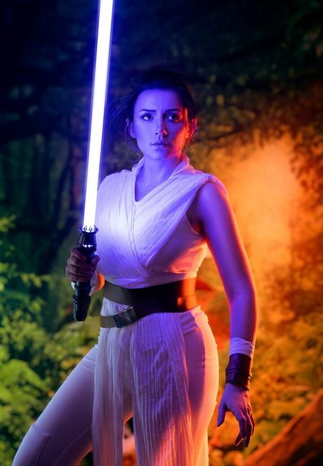 Naakte gelekte OnlyFans-foto van Ezysummers Cosplay