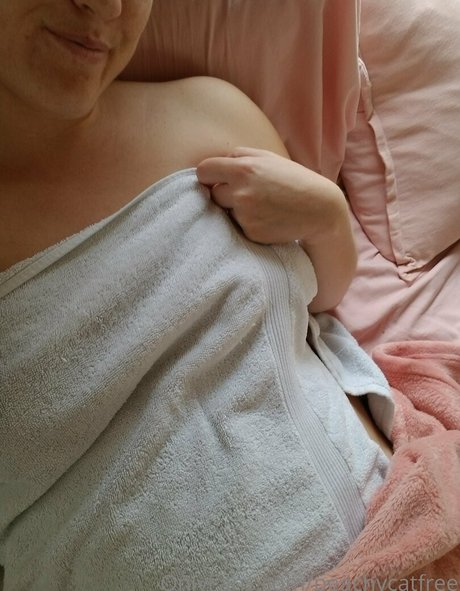 Naakte gelekte OnlyFans-foto van Peachycatfree