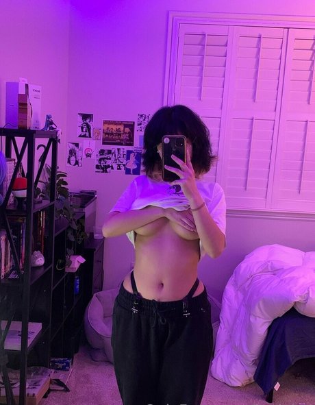 Naakte gelekte OnlyFans-foto van Luvixiao