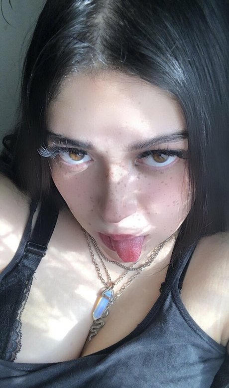 Naakte gelekte OnlyFans-foto van Sareliii