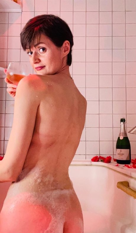 Naakte gelekte OnlyFans-foto van Mashanova