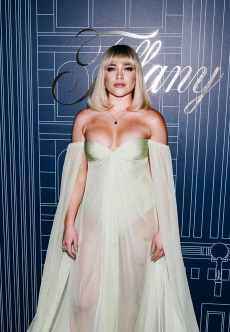 Naakte gelekte OnlyFans-foto van Florence Pugh