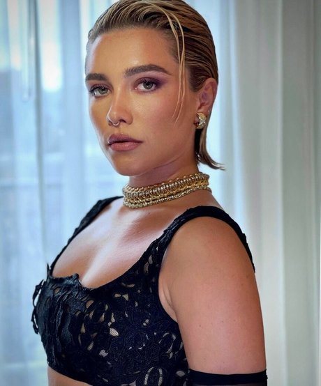 Naakte gelekte OnlyFans-foto van Florence Pugh
