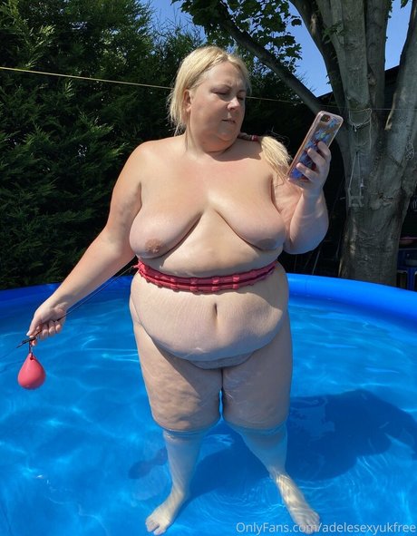 Naakte gelekte OnlyFans-foto van Adelesexyukfree