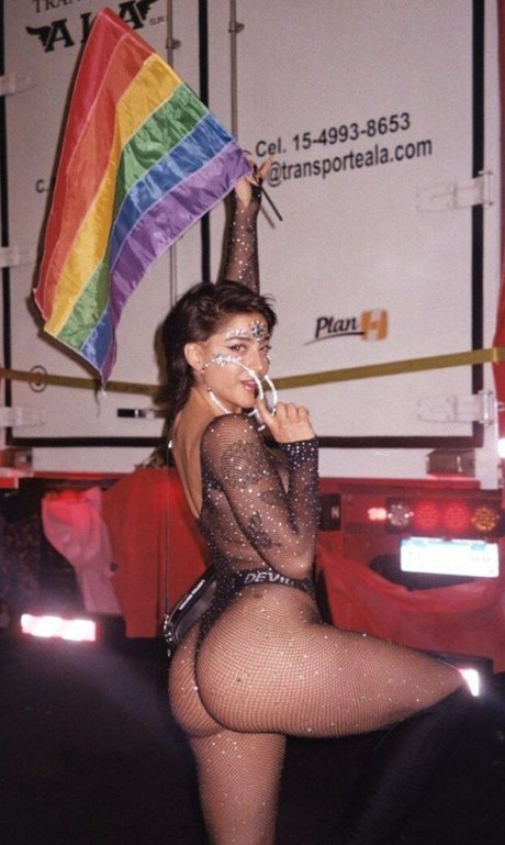 Naakte gelekte OnlyFans-foto van Belenegri