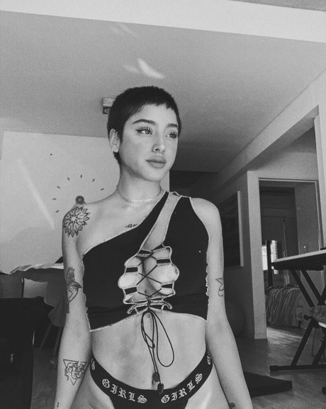 Naakte gelekte OnlyFans-foto van Belenegri