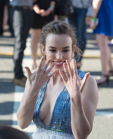 Elizabeth Henstridge
