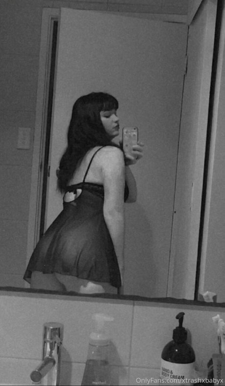 Naakte gelekte OnlyFans-foto van Xtrashxbabyx