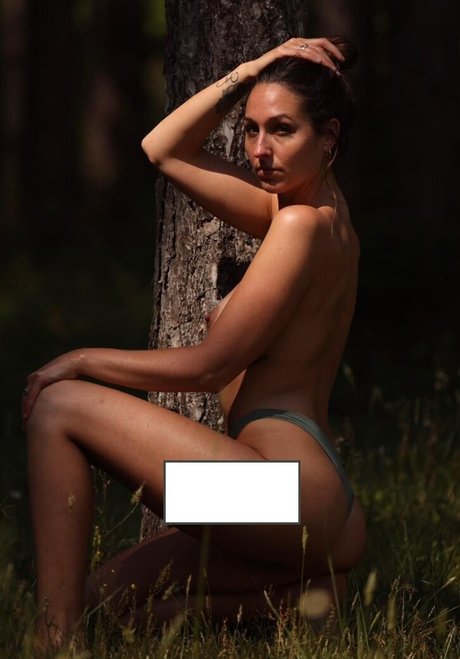 Naakte gelekte OnlyFans-foto van Alice Arutkin