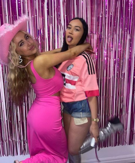 Naakte gelekte OnlyFans-foto van Faye Hanson