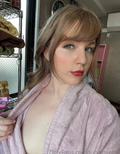 Naakte gelekte OnlyFans-foto van Junelovejoy