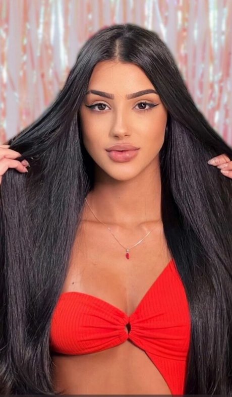 Naakte gelekte OnlyFans-foto van Bia Miranda