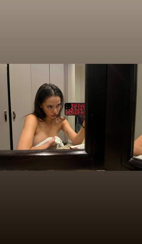 Naakte gelekte OnlyFans-foto van Raquel Dominique