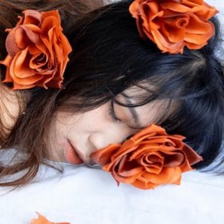 Naakte gelekte OnlyFans-foto van Ai Natsumi