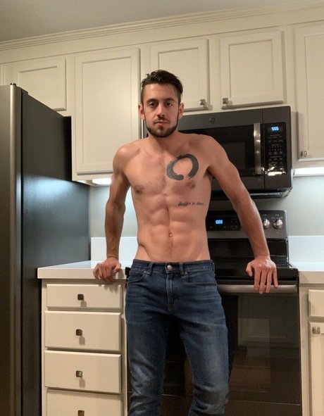 Naakte gelekte OnlyFans-foto van Dantecolle