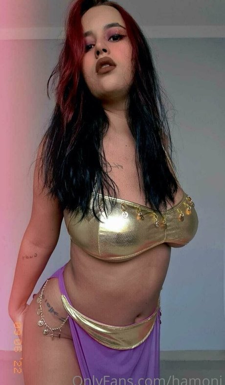 Naakte gelekte OnlyFans-foto van Hamoni