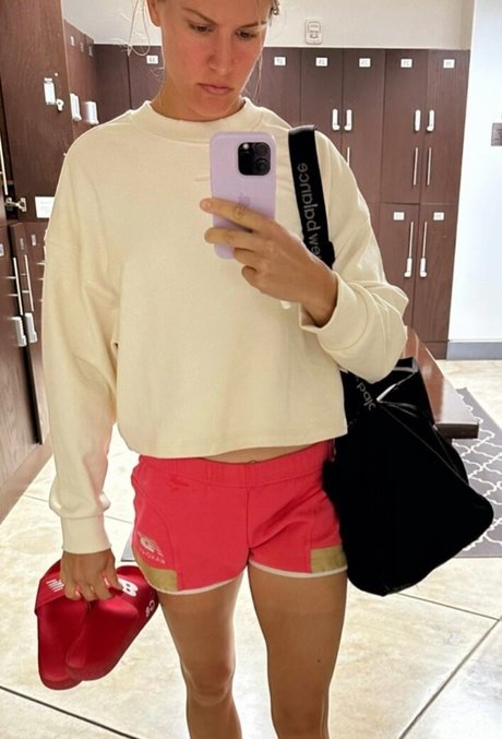 Naakte gelekte OnlyFans-foto van Eugenie Genie Bouchard