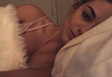 Naakte gelekte OnlyFans-foto van Lululuvely