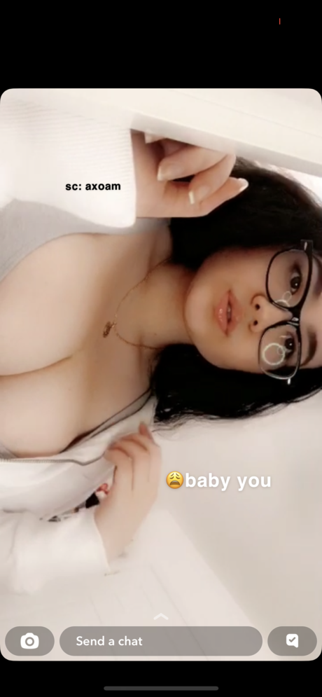 Naakte gelekte OnlyFans-foto van Iokalissa