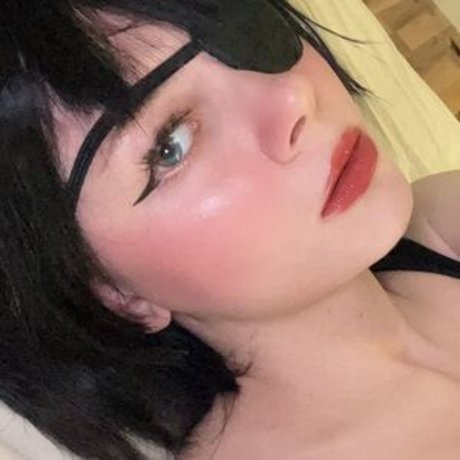 Naakte gelekte OnlyFans-foto van Diehanane