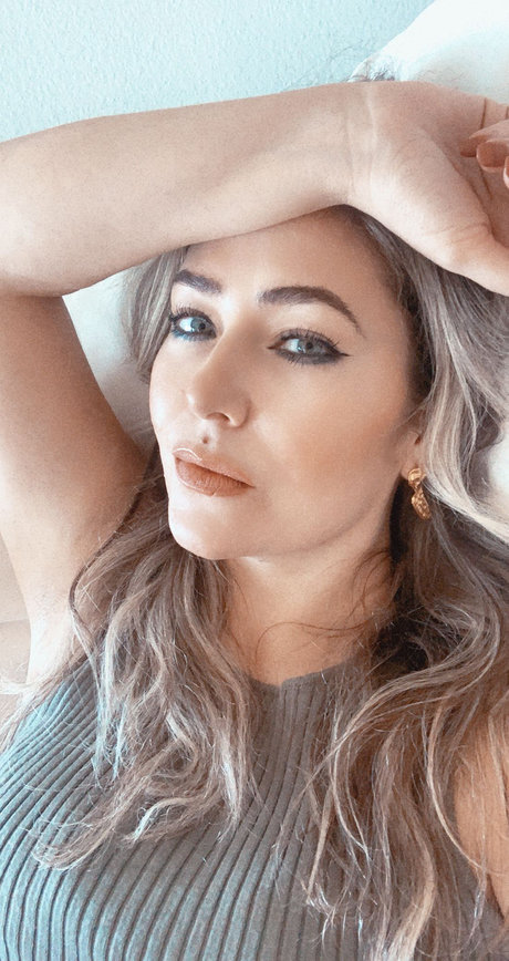 Naakte gelekte OnlyFans-foto van Olivia