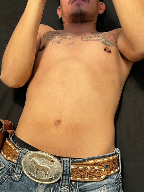 Naakte gelekte OnlyFans-foto van Limber Solis