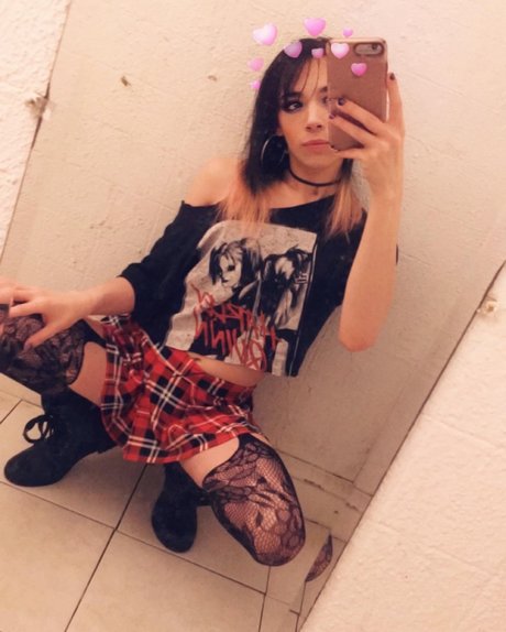 Naakte gelekte OnlyFans-foto van Nymphi