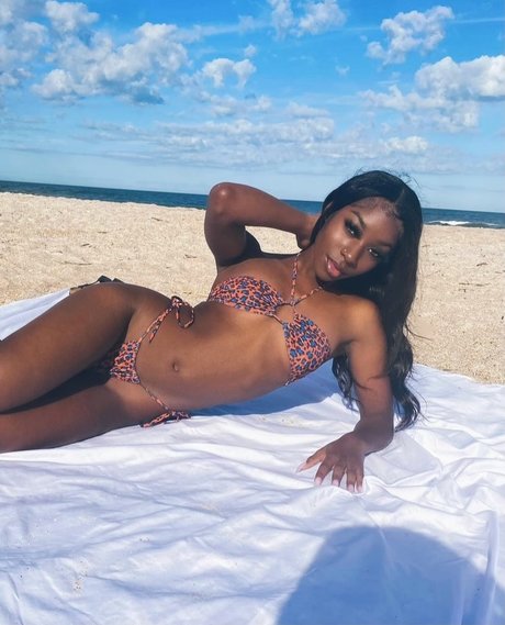 Naakte gelekte OnlyFans-foto van Niyah