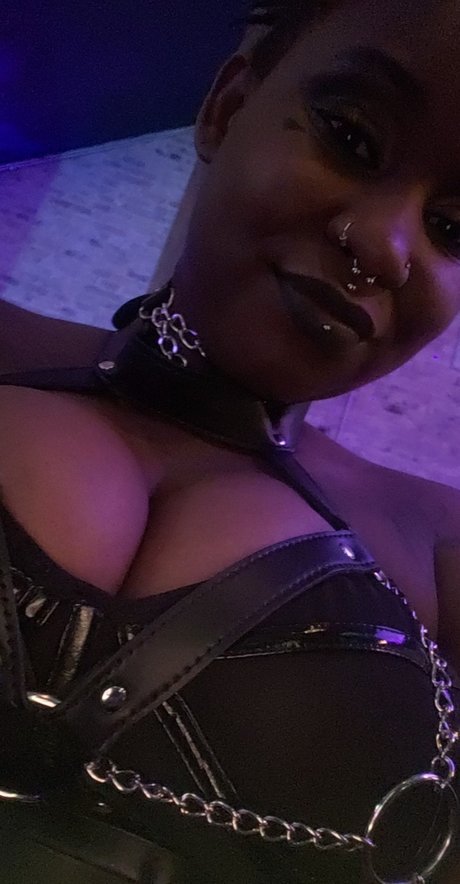 Naakte gelekte OnlyFans-foto van Ninarose